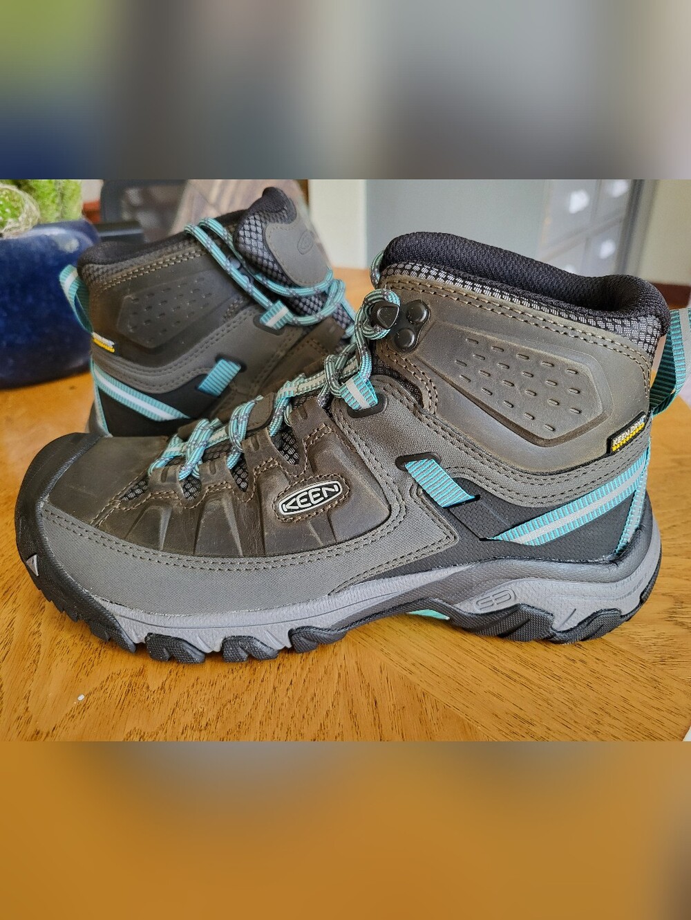 Keen Targhee III Mid Waterproof Boots. New In Box.
